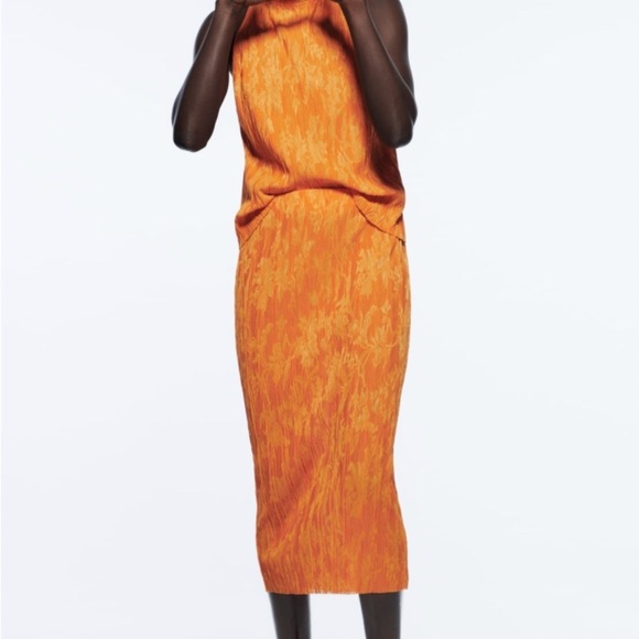 Zara Orange pencil Skirt
NWOT - Picture 3 of 5